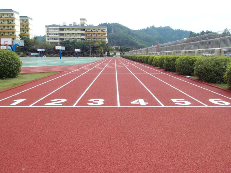 塑膠跑道泡水是否發(fā)黑？