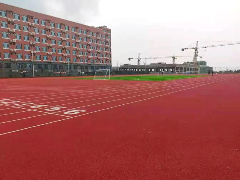 校園塑膠跑道為何受追捧？